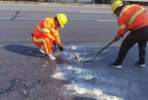 萨迦公路下沉注浆加固